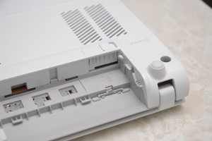 樣板機已內建 HSDPA 3.5G 模組，可實現隨時隨地作流動上網。不過香港代理暫時決定不會將此功能加進賣街版本，令人失望。