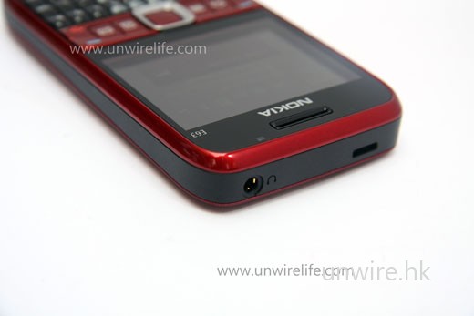 改為選用 3.5mm 耳機插孔，方便用家接駁私家靚聲耳機。