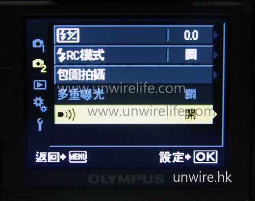 全新的 E-620 與上代 E-520 一樣，也支援無線閃燈。