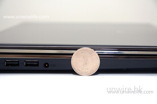 縱使加入這麼多新元素,但機身仍能保持上代的纖巧機身。 縱使加入這麼多新元素,但機身仍能保持上代的纖巧機身。