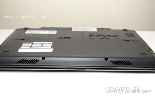 喇叭雖已位於機身正前下方,但用家在室外播放影片或音樂,音量仍似乎不太足夠。 喇叭雖已位於機身正前下方,但用家在室外播放影片或音樂,音量仍似乎不太足夠。