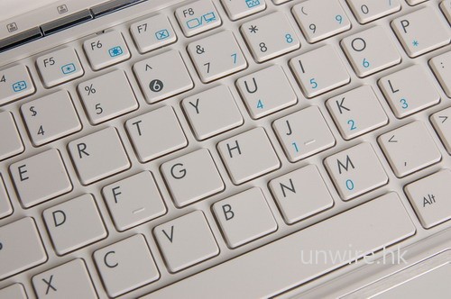 巧克力鍵盤設計，觸感大提升。