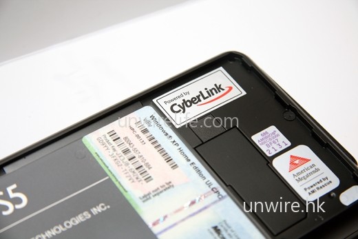 內建《CyberLink》認證,相信應與內建影片播放軟件有關連。 內建《CyberLink》認證,相信應與內建影片播放軟件有關連。