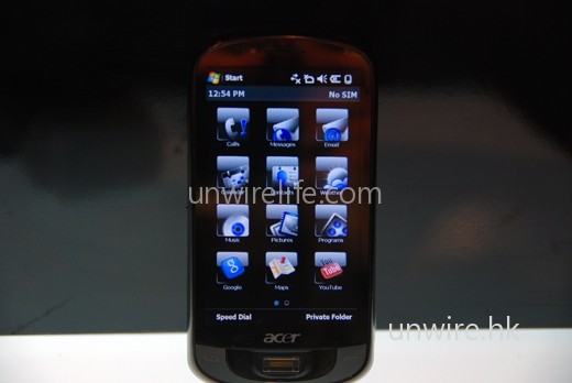Acer 自家研發的軟件快速啟動介面,與 HTC 的 TouchFLO 3D 有幾分相似。 Acer 自家研發的軟件快速啟動介面,與 HTC 的 TouchFLO 3D 有幾分相似。