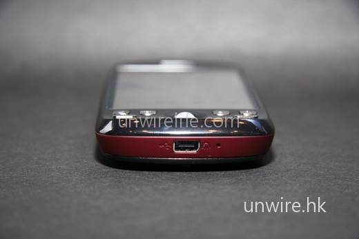 採用一般 HTC 手機也使用的 HTC ExtUSB 端子。 採用一般 HTC 手機也使用的 HTC ExtUSB 端子。