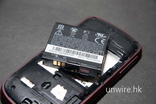 電池容量為 1,340mAh,應已足夠至少使用上一整天。 電池容量為 1,340mAh,應已足夠至少使用上一整天。