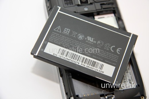附送電池容量為 1,500mAh,肯定足夠用家用上一天以上。 附送電池容量為 1,500mAh,肯定足夠用家用上一天以上。