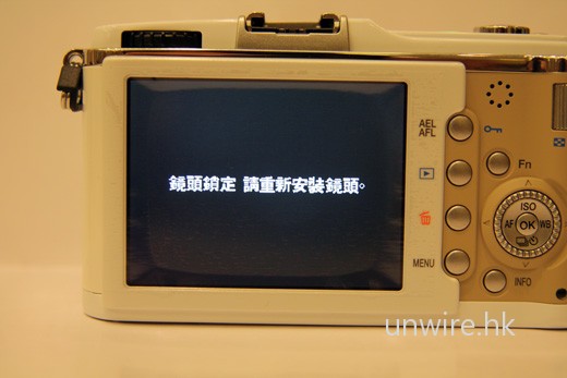 如果在較黑暗的環境下,便更難拍攝出清晰相片了。 如果在較黑暗的環境下,便更難拍攝出清晰相片了。