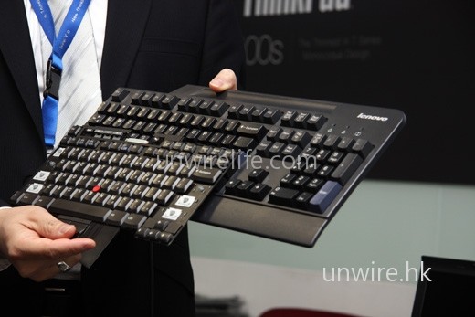 Jeffrey 更表示 ThinkPad 手提電腦為了讓用家得到舒適的打字享受，所以字母按鍵按打面積，與一般桌面電腦鍵盤按鍵的按打面積，是不相伯仲的。