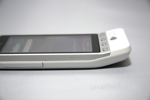 機邊也印有 HTC Innovation 字樣，與去年推出的 Windows Mobile 手機 HTC Touch Diamond 相同。