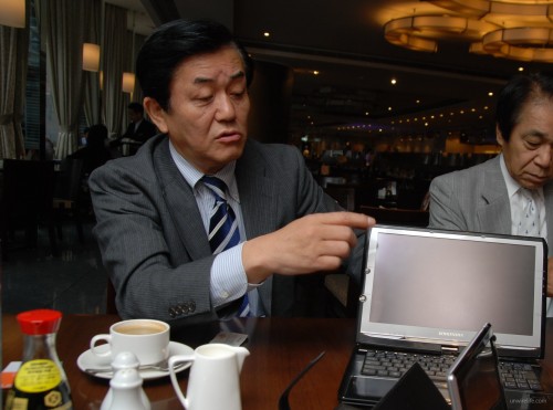 新屋紀昭表示,未來 Kohjinsha 仍會有採用 AMD 平台的機款推出。 新屋紀昭表示,未來 Kohjinsha 仍會有採用 AMD 平台的機款推出。