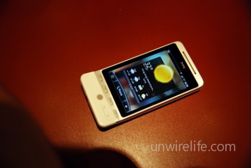 從相片可見,設計上與 Magic 頗相似,不過採用了全新的 HTC Sense UI,感覺更漂亮。 從相片可見,設計上與 Magic 頗相似,不過採用了全新的 HTC Sense UI,感覺更漂亮。