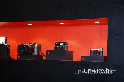 記者會上還發布了另外兩部相機，分別是旗艦級的 Leica S2，以及將於 2010 年 1 月出貨，最為輕巧的 Leica X1。