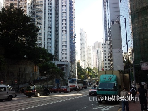 使用自動模式拍攝,可見相片質素著實不俗,不但具備層次感,左方暗位亦可見到細緻位,不至於黑色一片,令人驚喜。色彩亦表現正常,雜訊抑制亦做得不俗,值得一讚! 使用自動模式拍攝,可見相片質素著實不俗,不但具備層次感,左方暗位亦可見到細緻位,不至於黑色一片,令人驚喜。色彩亦表現正常,雜訊抑制亦做得不俗,值得一讚!