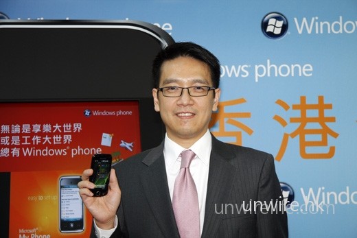 Jimmy 表示，Windows Mobile 6.5 的最吸引之處，便是用家從此可棄用 stylus 觸控筆，以手指操控 Windows Phone。