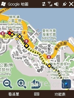 步行路線也可以在地圖上展示出來,不過卻以虛線,而非紫色實線顯示。 步行路線也可以在地圖上展示出來,不過卻以虛線,而非紫色實線顯示。