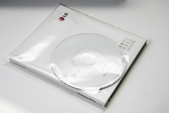 說明書及驅動程式／同步程式安裝 CD 自然不能缺少。