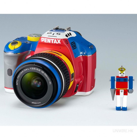 016_resize 依照高達身上的顏色為本,這個高達限量版本極其吸引。