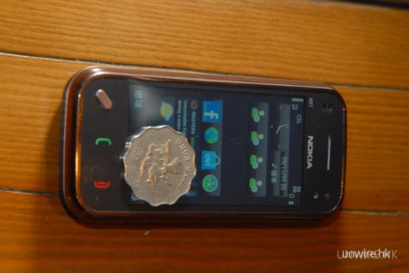 06_resize 手機實際尺吋確實更為輕巧。