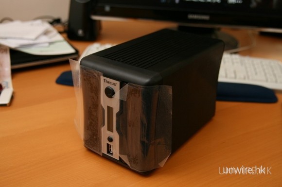 拆開盒子後 N2200 模樣，感覺比想像中還要細小。