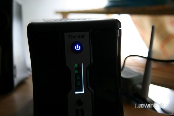 開機後前方以圖示方式，顯示存取的狀況。