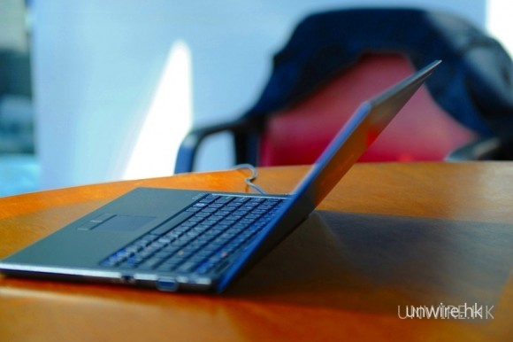 而手提電腦的焦點,自然是放在極輕薄的 Sony VAIO X 身上了! 而手提電腦的焦點,自然是放在極輕薄的 Sony VAIO X 身上了!