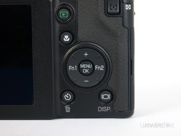 按鍵的特色跟GX或GRD相似，也備有Fn1和Fn2讓用家自行設定快捷選項。