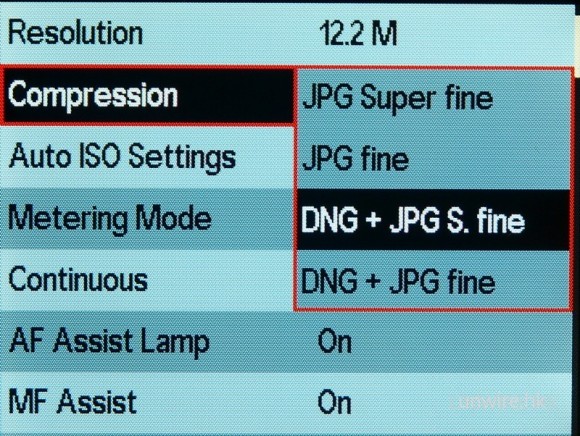 支援DNG（RAW）儲存格式。