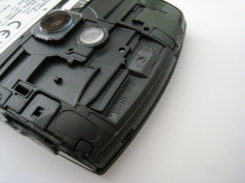 Vivaz Pro microSD slot