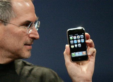 iphone-steve-jobs