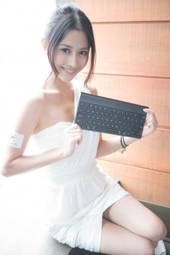 unwire-logitech-allie-05