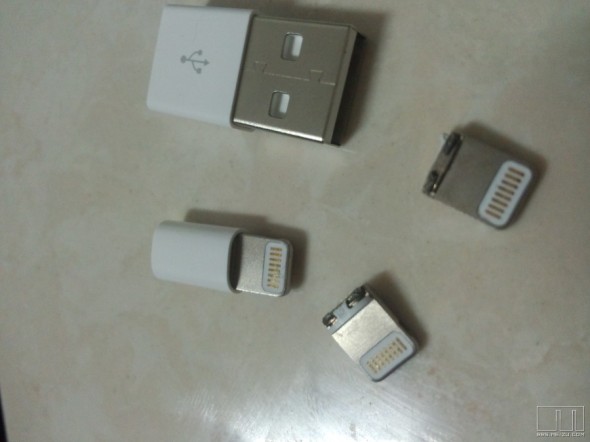 疑似新 iPhone 數據線插頭零件