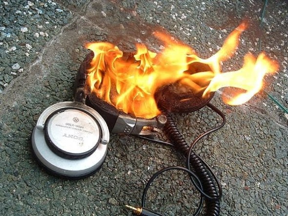 66986138_burn-headphones-800X800