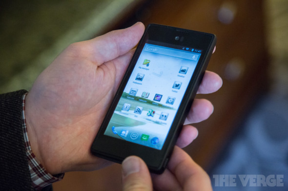 yotaphone8_1020_verge_super_wide