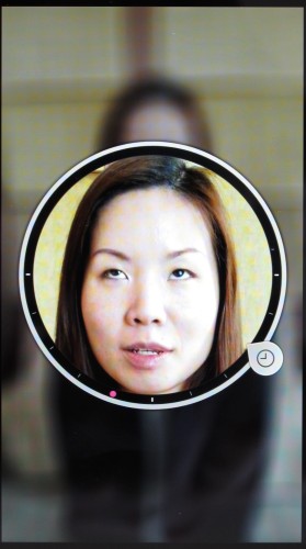 當選好合適臉孔後，再點按相中人像臉孔一下。