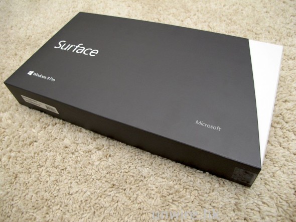 可見包裝與 Surface 基本上是一模一樣，只能從印在盒面的作業系統分別出來。
