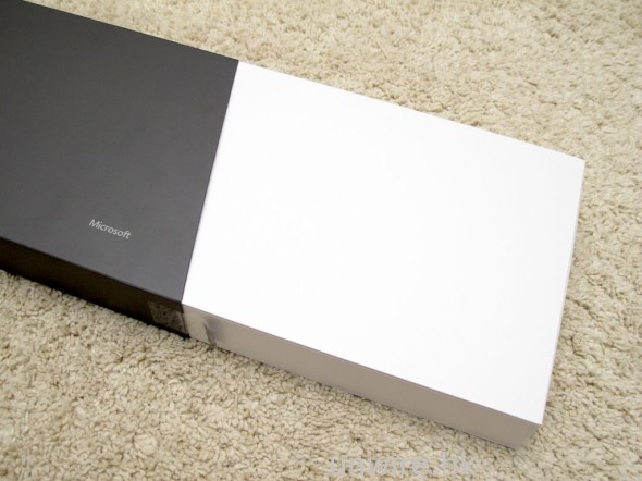 。。。再拉出白色盒子，就可以看到內部包裝盒。