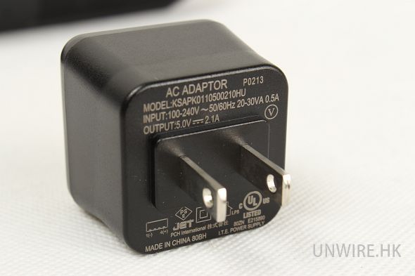 附送一個迷你的 USB 火牛