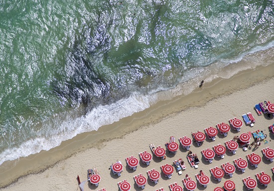 st-tropez-red-umbrellas