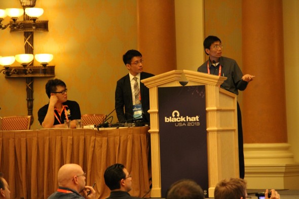 以上是 Bloodspear 團隊的成員 : (左起) Tony Miu, Albert Hui, Dr. W. L. Lee.