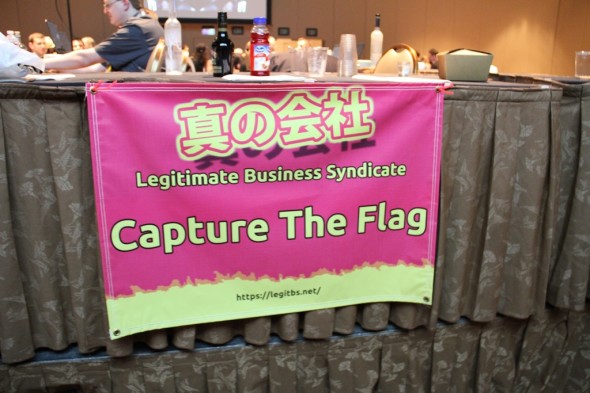 在 DEF CON 的另外一個重點就是 Capture The Flag (CTF) 的搶旗黑客比賽. 因為大會限制了拍攝, 所以沒拍到太多照片.