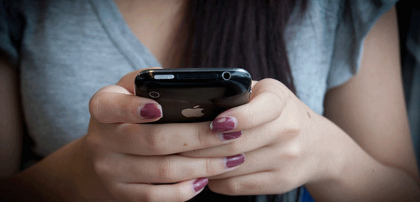 iphone-texting-cropped-thumb-620x300-128068-590x284