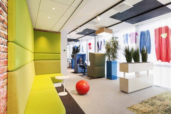 there-are-lots-of-spots-for-googlers-to-get-comfortable-and-get-some-work-done