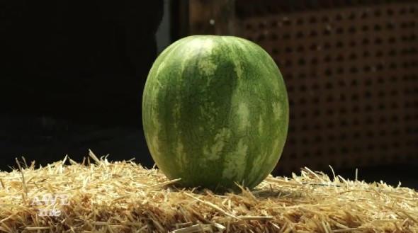 2014-06-18 14_00_22-Kirito's Elucidator (Sword Art Online) - MAN AT ARMS - YouTube