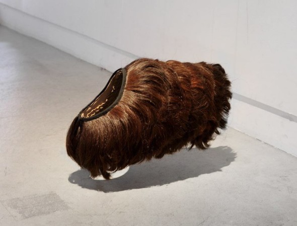 adaymag-aki-inomata-swaps-hair-dog-sweaters-designboom-01-01