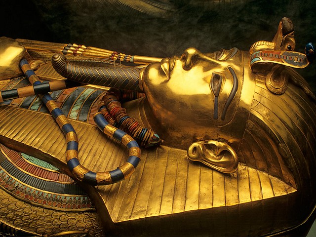 tutankhamuns-gold-coffin-2
