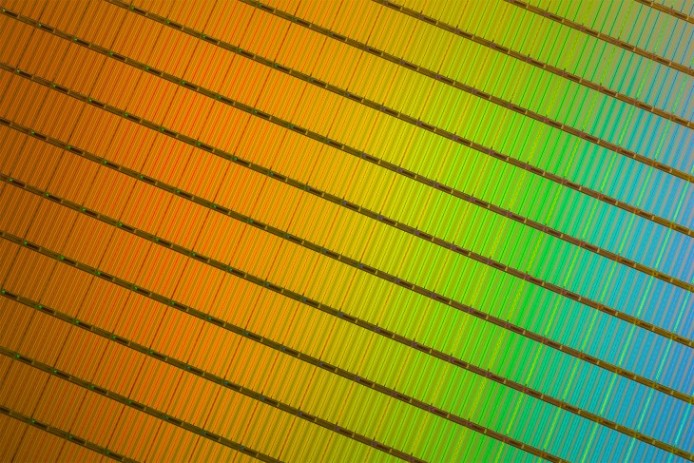 3D_NAND_Wafer_Close-Up-730x487