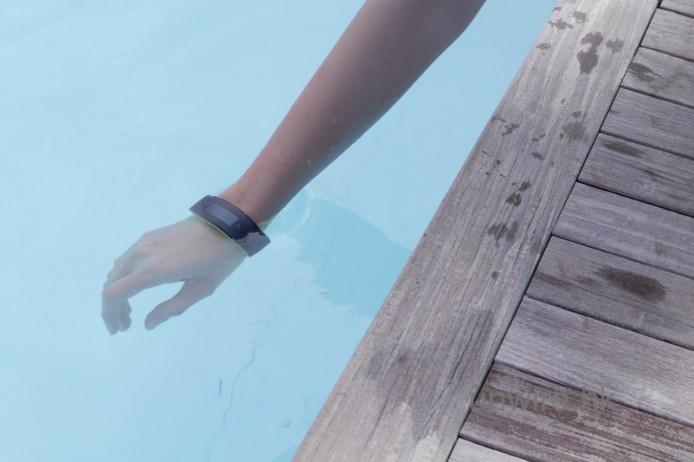 支援 IP57 防水設計,就算係泳池游水用都得,但如果去海灘游水用就唔建議了,因為海水可能會導致機件故障的。