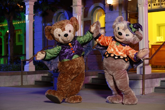 Disney Haunted Halloween_Characters Meet and Greet_Duffy the Disney Bear and ShelliMay