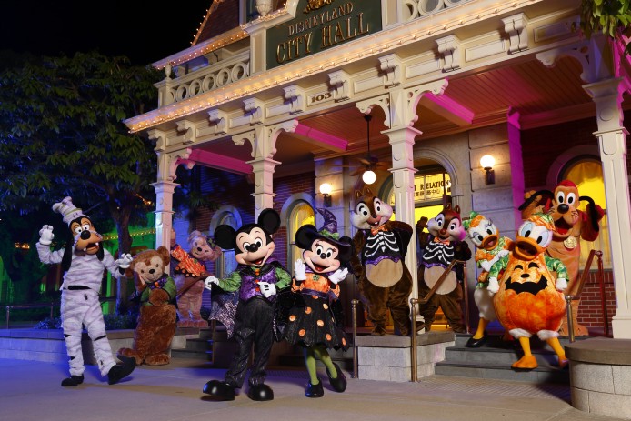 Disney Haunted Halloween_Characters Meet and Greet_Group Photo